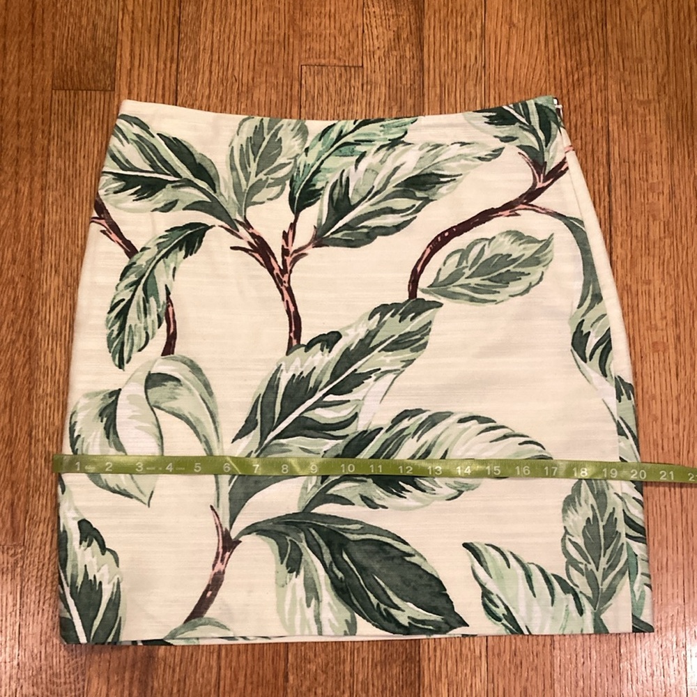 Ann Taylor Cream Skirt with Green Leaf Print - Picture 4 of 8